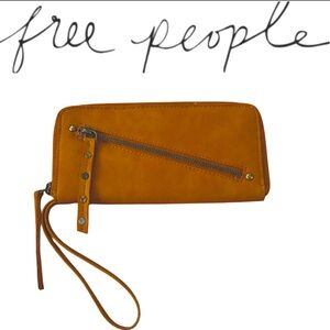 FREE PEOPLE➕Distressed Vegan Leather Wallet